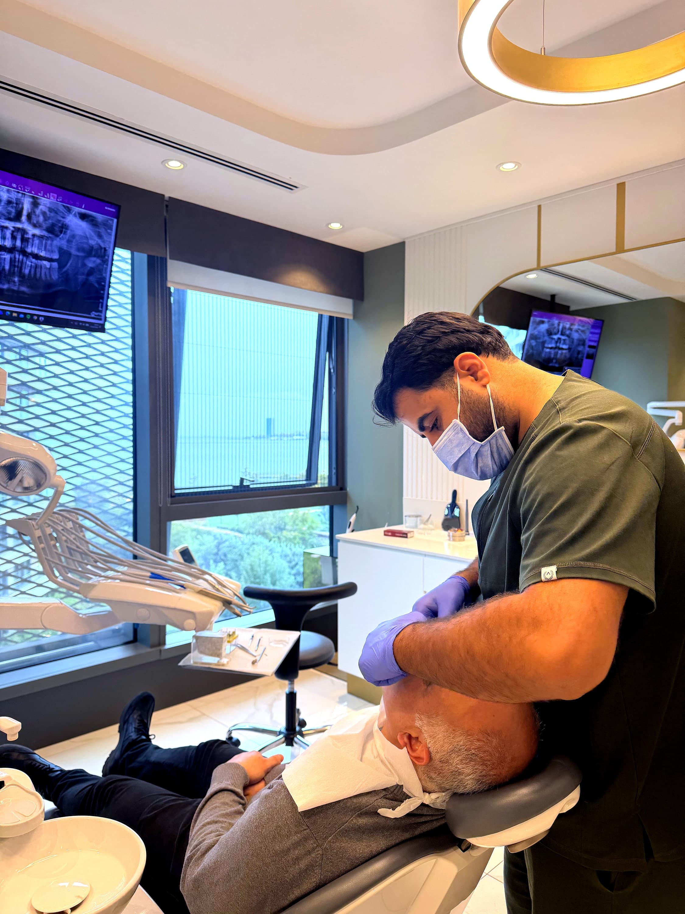 Bakırköy Ataköy Dt. Mahmut Alp Kliniği Ağrısız Mikro Endodonti Kanal Tedavisi ve Retreatment Uzman Muayenesi