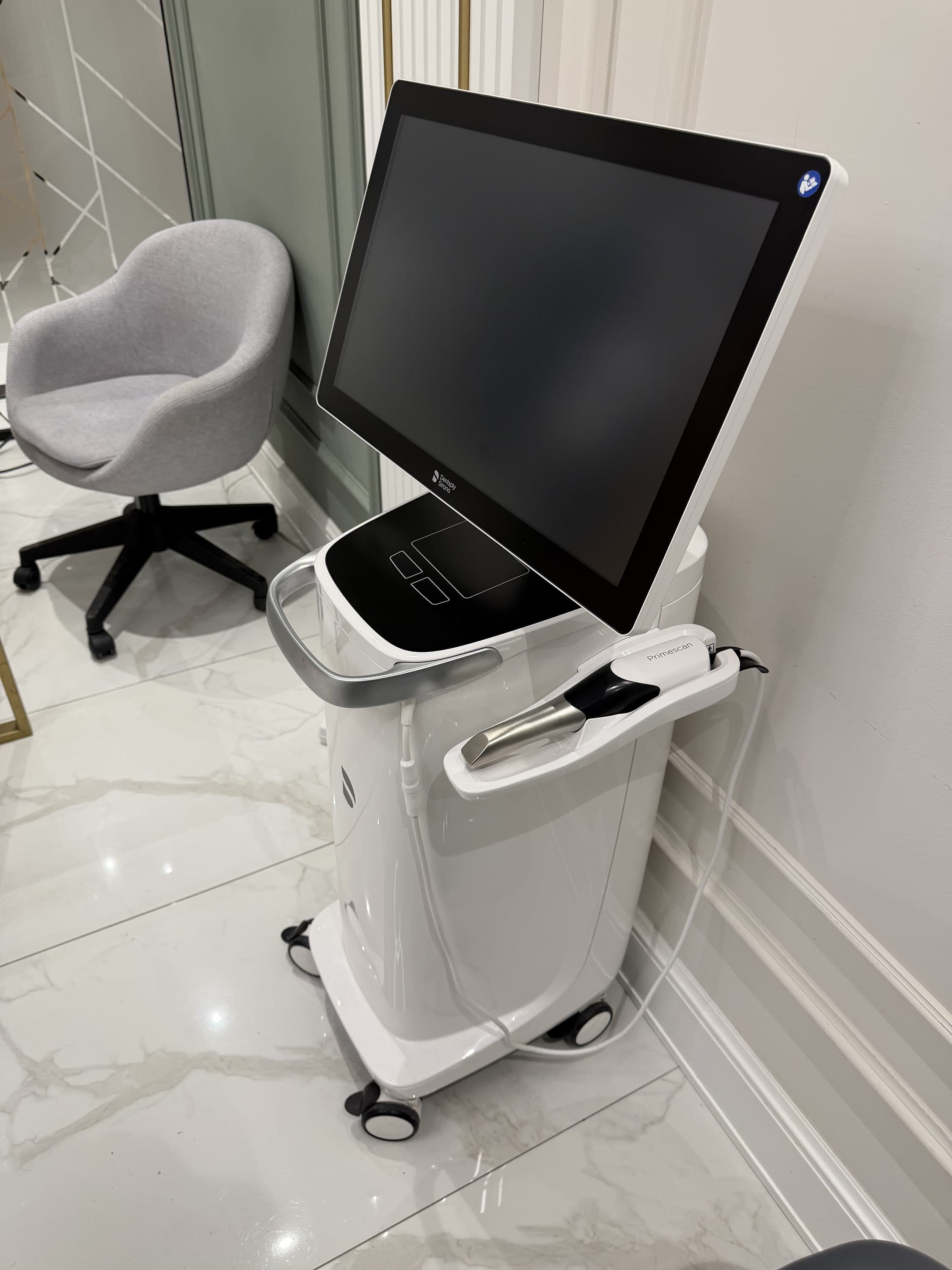 Ataköy Bakırköy Dt. Mahmut Alp Kliniği Dentsply Sirona Primescan AC 3D Ağız İçi Dijital Ölçü Tarayıcı ve CAD/CAM İstasyonu